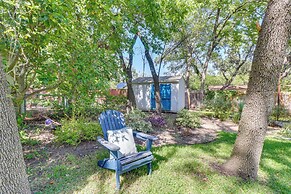 Modern Austin Home w/ Yard ~ 1 Mi From Acl!