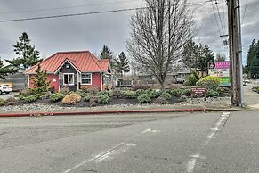 Cute Cottage w/ Deck Walk 115 Ft to Brewery & Cafe