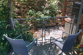 Creekside Home W/patio, Walk to Manitou Incline!