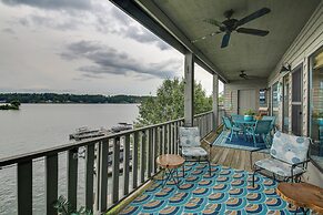 Spacious Penthouse w/ Stunning Lakefront Views!