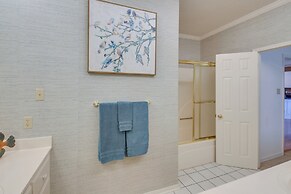 Lake-view Balcony: Hot Springs Penthouse!