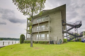 Lake-view Balcony: Hot Springs Penthouse!