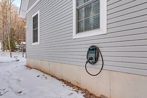 Hike & Ski: Pocono Lake Home w/ Community Perks!