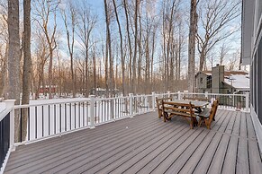 Hike & Ski: Pocono Lake Home w/ Community Perks!