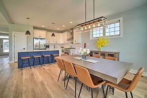 Gorgeous Newly Built Home: Golf Course View!