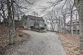 Mountaintop Wintergreen Resort Home w/ Deck, Views