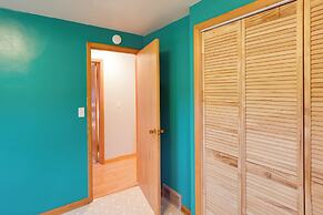 Bright Algoma Home 1 Mi to Lake Michigan!