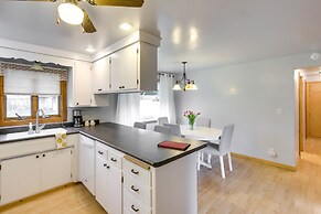 Bright Algoma Home 1 Mi to Lake Michigan!