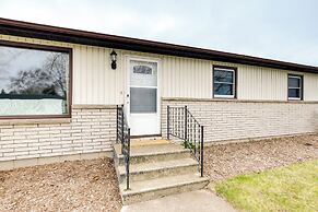 Bright Algoma Home 1 Mi to Lake Michigan!