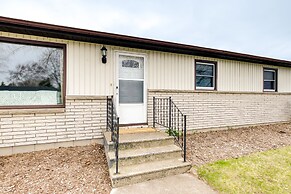 Bright Algoma Home 1 Mi to Lake Michigan!