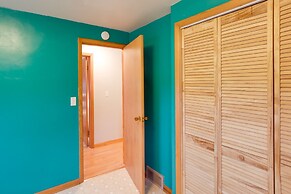 Bright Algoma Home 1 Mi to Lake Michigan!