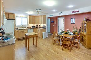 Charming Old Saybrook Home: Half-mi to Sand & Sea!