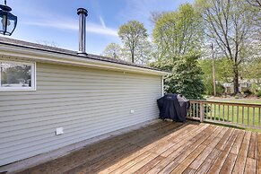 Charming Old Saybrook Home: Half-mi to Sand & Sea!