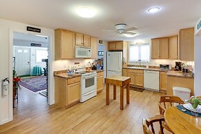 Charming Old Saybrook Home: Half-mi to Sand & Sea!