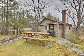 Cute Gilford Cottage w/ Grill - Walk to Marina