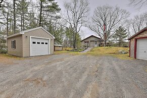 Walk to Marina: Cute Gilford Cottage w/ Grill