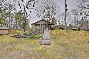 Walk to Marina: Cute Gilford Cottage w/ Grill