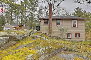 Walk to Marina: Cute Gilford Cottage w/ Grill