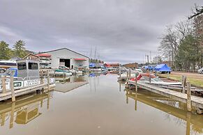 Walk to Marina: Cute Gilford Cottage w/ Grill