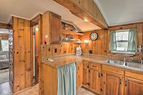 Walk to Marina: Cute Gilford Cottage w/ Grill