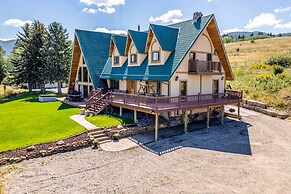 A-frame Home w/ Breathtaking Views & Hot Tub!