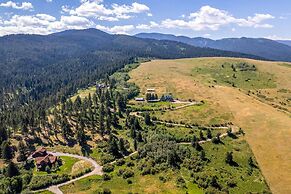 A-frame Home w/ Breathtaking Views & Hot Tub!
