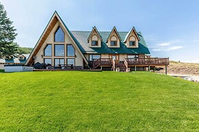 A-frame Home w/ Breathtaking Views & Hot Tub!