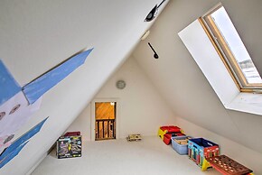 A-frame Home w/ Breathtaking Views & Hot Tub!