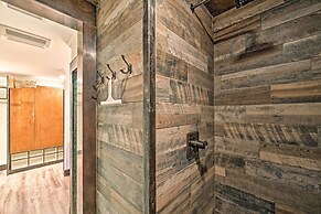 Rustic-chic Apartment w/ Gas Grill: 20 Mi to Msu!