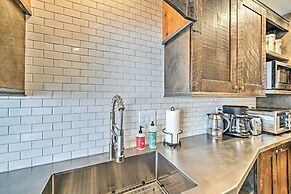 Rustic-chic Apartment w/ Gas Grill: 20 Mi to Msu!