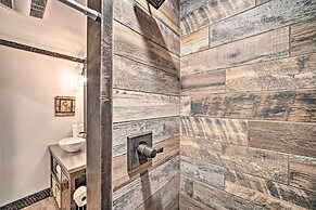 Rustic-chic Apartment w/ Gas Grill: 20 Mi to Msu!