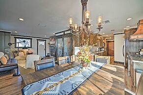 Rustic-chic Apartment w/ Gas Grill: 20 Mi to Msu!