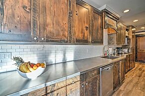 Rustic-chic Apartment w/ Gas Grill: 20 Mi to Msu!