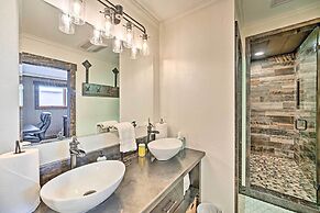 Rustic-chic Apartment w/ Gas Grill: 20 Mi to Msu!