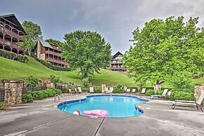 3 Mi to Dollywood: Hot Tub Hideaway in Smoky Mtns