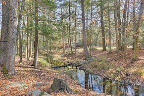 Cozy Catskills Cottage: Creekside Deck & Fire Pit