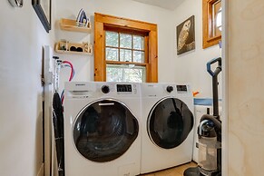 Cozy Catskills Cottage: Creekside Deck & Fire Pit