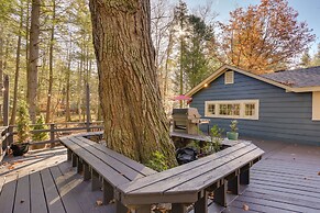 Cozy Catskills Cottage: Creekside Deck & Fire Pit