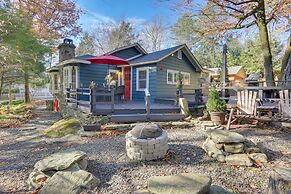 Cozy Catskills Cottage: Creekside Deck & Fire Pit