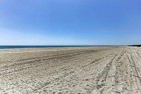 Condo w/ 2 Decks - Steps to Wrightsville Beach!