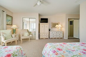 Condo w/ 2 Decks - Steps to Wrightsville Beach!