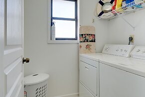 Condo w/ 2 Decks - Steps to Wrightsville Beach!