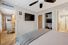 Ski-out Brian Head Condo - Top of Navajo Lift