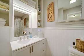 Serene Lake Junaluska Gem: Deck & Mountain Views