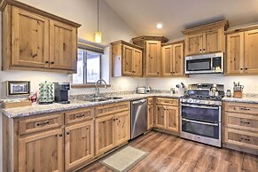 Cozy Designer Home w/ Gorgeous Mountain Views!