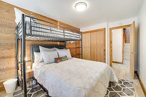 1 Mi to Northstar Village: Pet-friendly Condo!