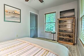 Luxury Highlands Cottage w/ Deck + Fireplace!