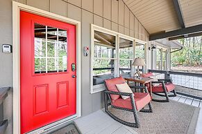 Luxury Highlands Cottage w/ Deck + Fireplace!