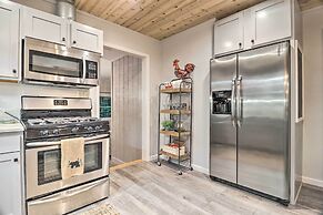 Luxury Highlands Cottage w/ Deck + Fireplace!