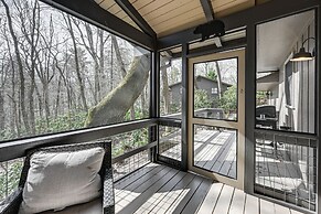 Luxury Highlands Cottage w/ Deck + Fireplace!